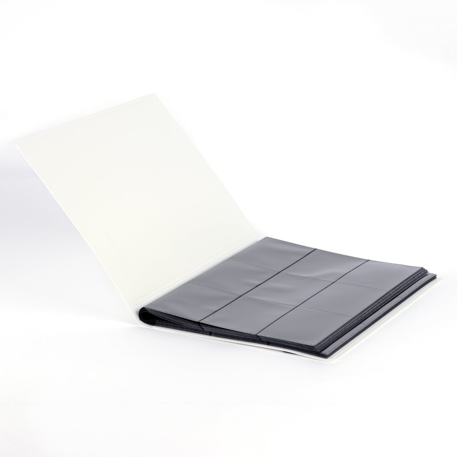 cardcosmos - 9 Pocket Basic Strap Binder - Weiß Aufgeklappt