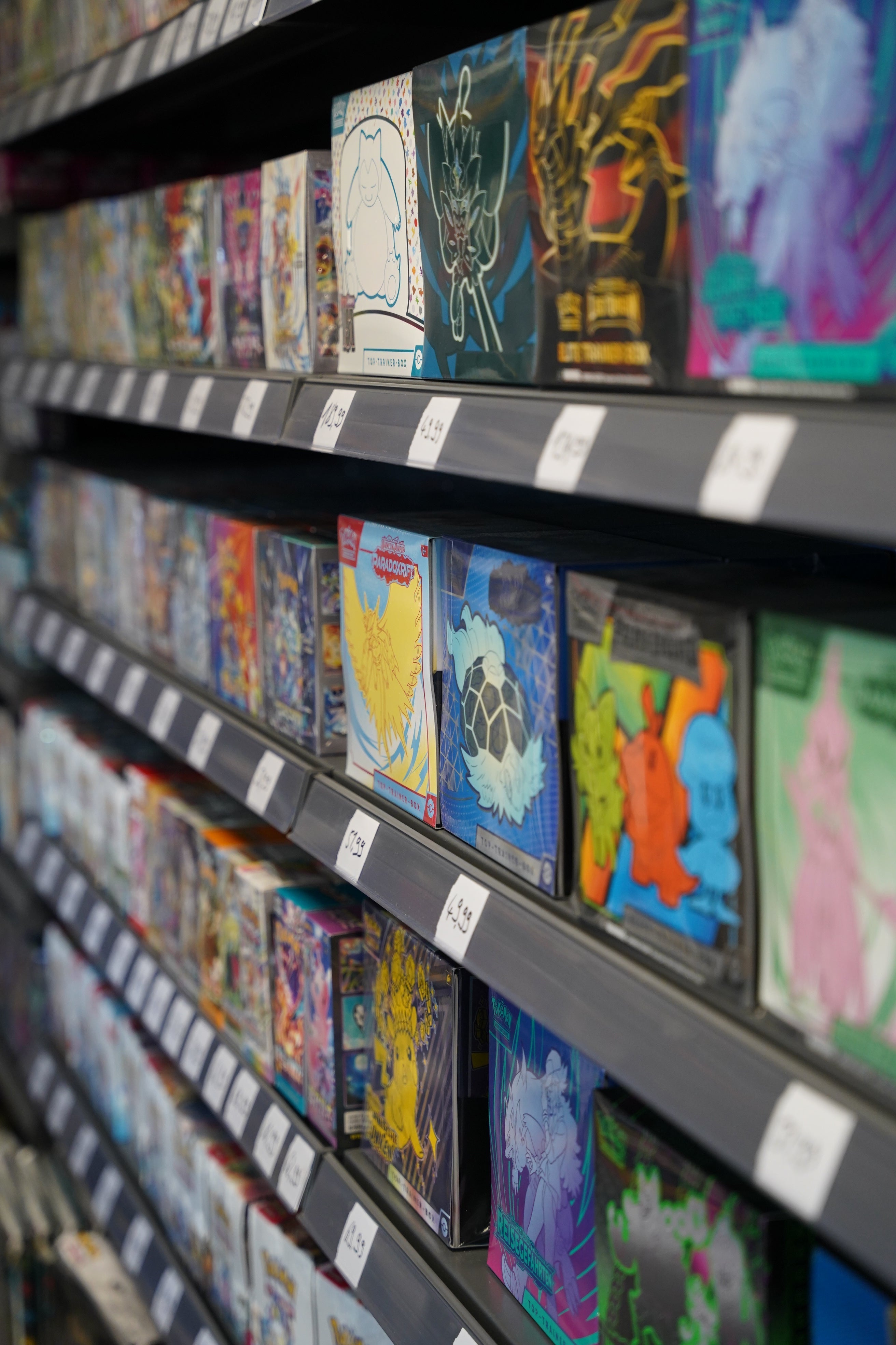 Wo kann man günstig Pokémon Karten kaufen? Ein Preisvergleich & Geheimtipp für Sammler (2025) - Cardcosmos